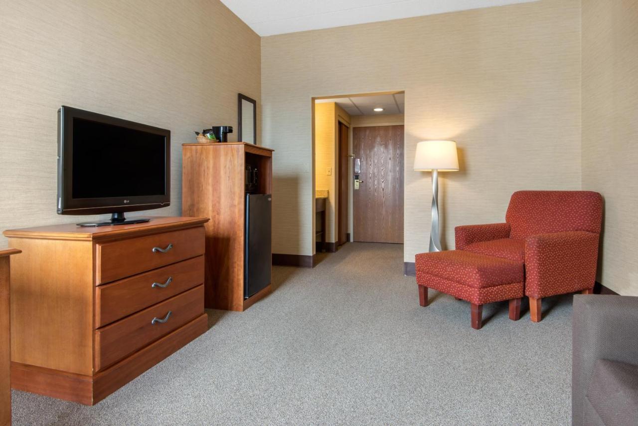 Quality Inn & Suites Mansfield Buitenkant foto
