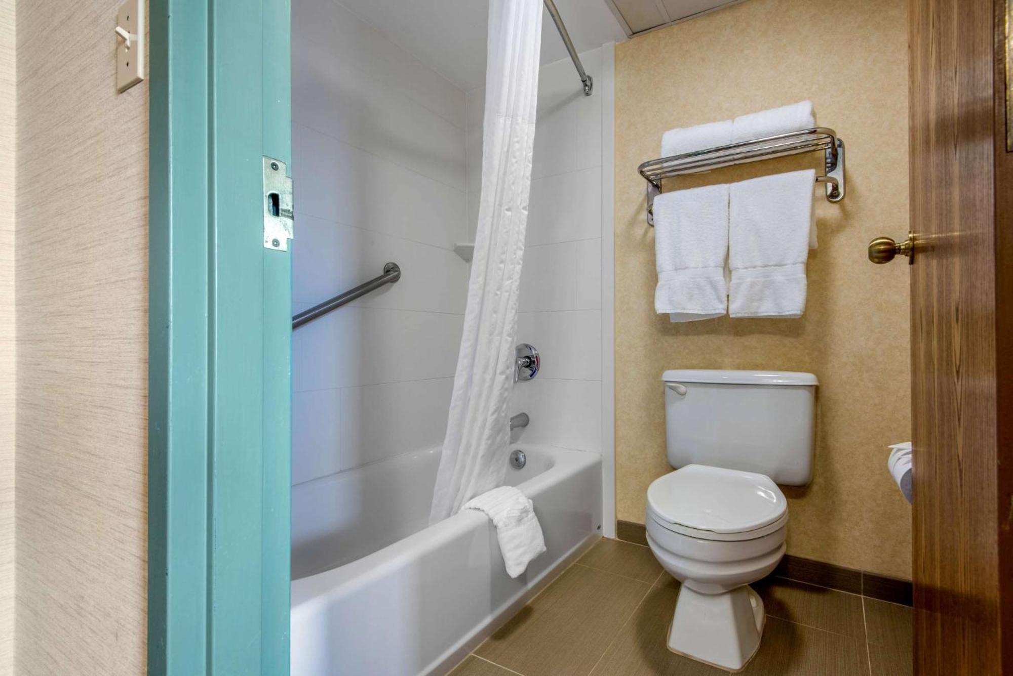 Quality Inn & Suites Mansfield Buitenkant foto
