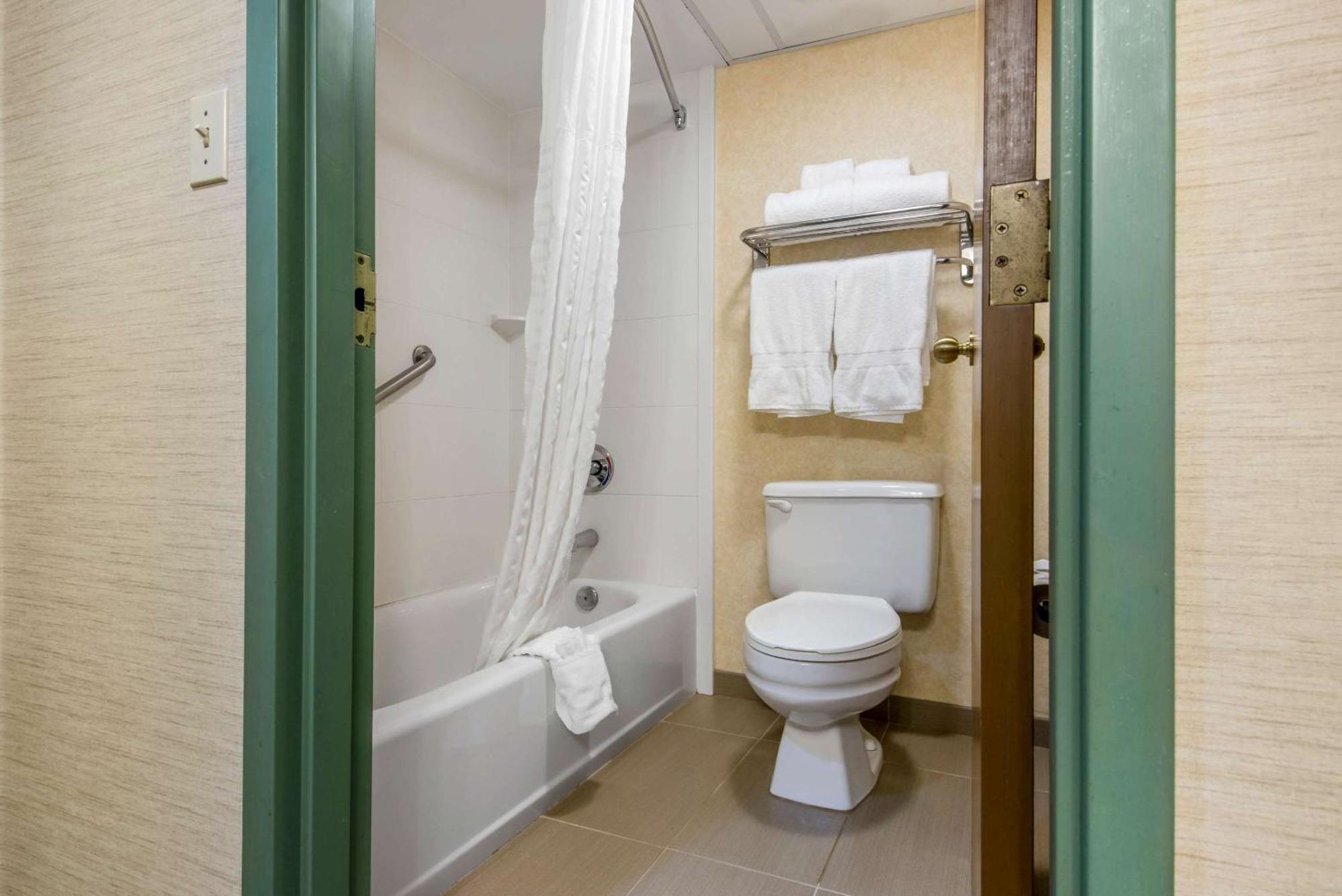 Quality Inn & Suites Mansfield Buitenkant foto
