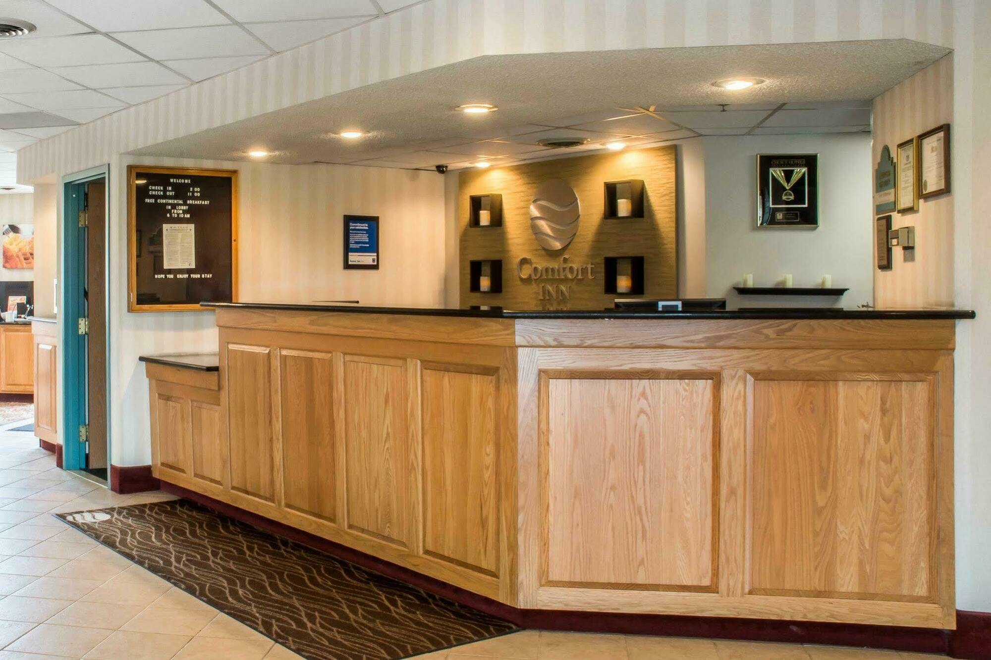 Quality Inn & Suites Mansfield Buitenkant foto