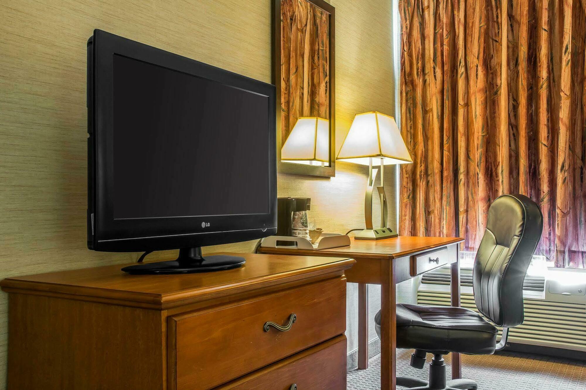 Quality Inn & Suites Mansfield Buitenkant foto